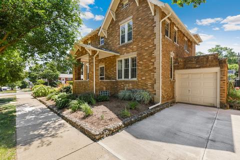 495 Laurel St, Elgin, IL 60120 photo 2