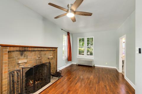495 Laurel St, Elgin, IL 60120 photo 4
