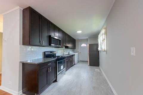 668 N Wayne Pl, Wheeling, IL 60090 photo 4