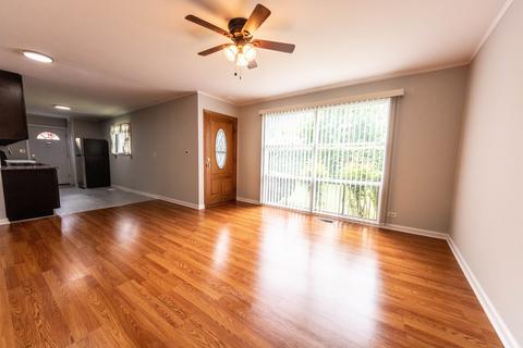 668 N Wayne Pl, Wheeling, IL 60090 photo 3
