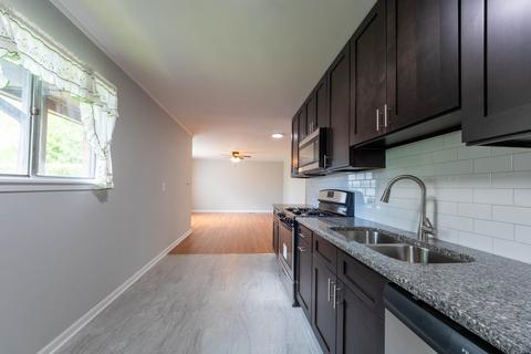 668 N Wayne Pl, Wheeling, IL 60090 photo 5