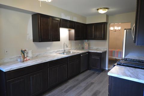 22 Creekside Cir #A, Elgin, IL 60123 photo 5