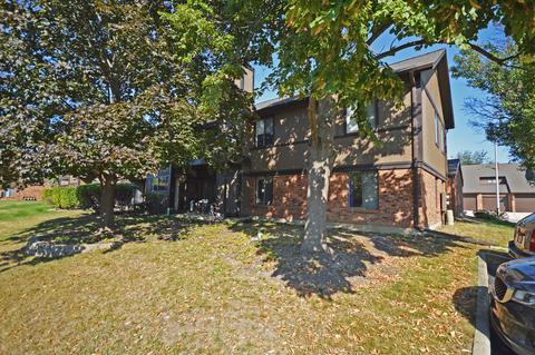 22 Creekside Cir #A, Elgin, IL 60123 photo 2