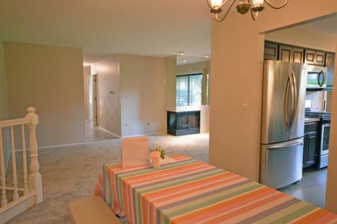 22 Creekside Cir #A, Elgin, IL 60123 photo 8