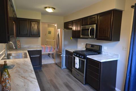 22 Creekside Cir #A, Elgin, IL 60123 photo 7