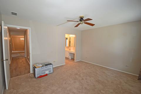 22 Creekside Cir #A, Elgin, IL 60123 photo 11