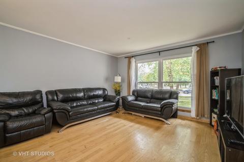 1930 Crescent Ct, Hoffman Estates, IL 60169 photo 2