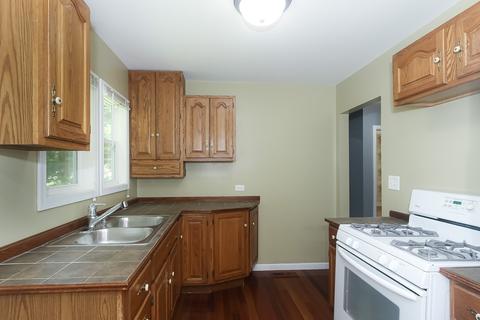 121 Brook St, Algonquin, IL 60102 photo 2