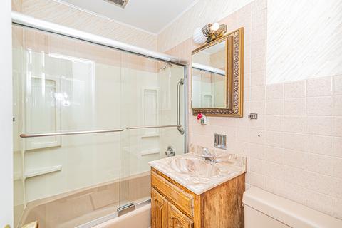 2313 Cedar St, Des Plaines, IL 60018 photo 9