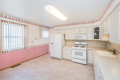 2313 Cedar St, Des Plaines, IL 60018 photo 12