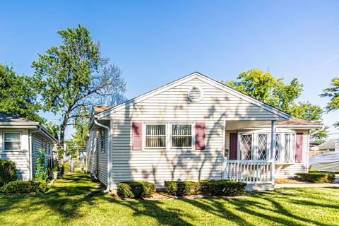 2313 Cedar St, Des Plaines, IL 60018 photo 1