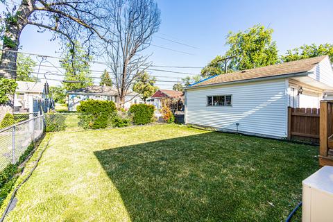 2313 Cedar St, Des Plaines, IL 60018 photo 3