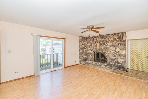2313 Cedar St, Des Plaines, IL 60018 photo 4
