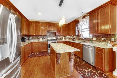 318 Monument Rd, Elgin, IL 60124 photo 10