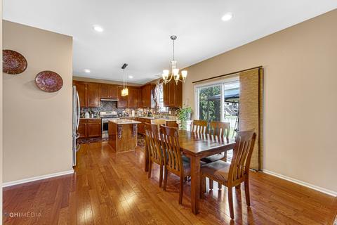 318 Monument Rd, Elgin, IL 60124 photo 9