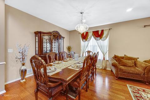 318 Monument Rd, Elgin, IL 60124 photo 6