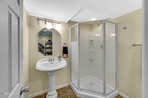 318 Monument Rd, Elgin, IL 60124 photo 27