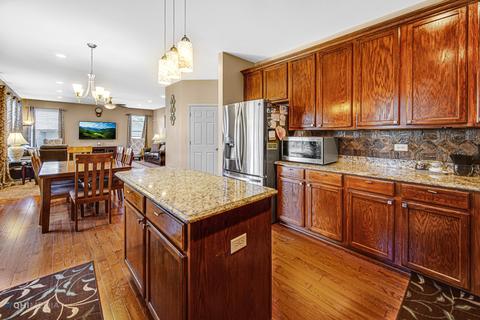 318 Monument Rd, Elgin, IL 60124 photo 11