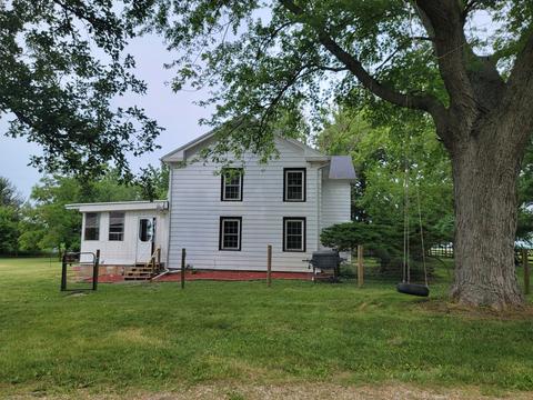 6663 E Flagg Rd, Ashton, IL 61006 photo 2