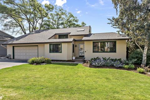 515 N Harrison St, Algonquin, IL 60102 photo 1