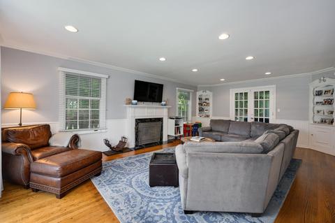 28 Briar Rd, Golf, IL 60029 photo 5
