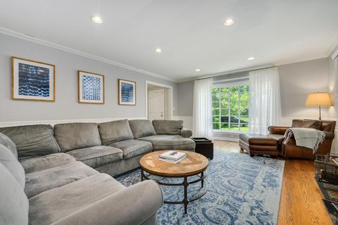 28 Briar Rd, Golf, IL 60029 photo 4