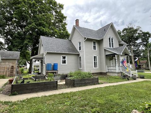 310 W Wall St, Morrison, IL 61270 photo 2