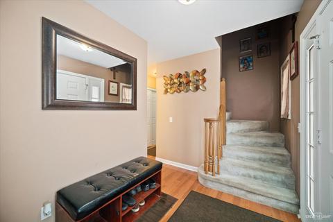 1098 Almond Dr, Aurora, IL 60506 photo 3