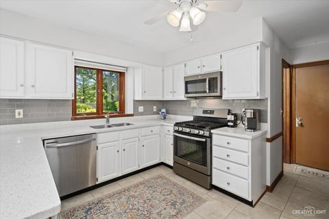 703 Surrey Ln, Algonquin, IL 60102 photo 4