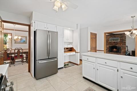 703 Surrey Ln, Algonquin, IL 60102 photo 3