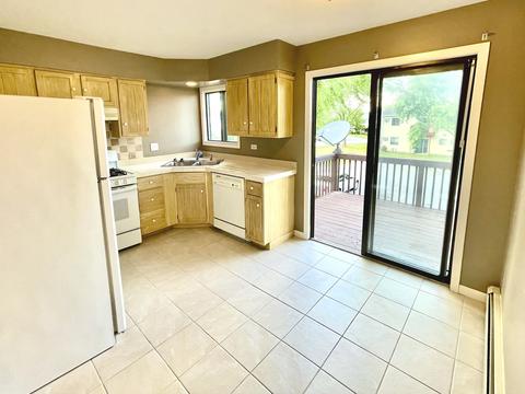 435 Echo Ln #4, Aurora, IL 60504 photo 4