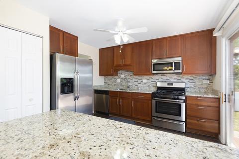 1197 Old Timber Ct, Hoffman Estates, IL 60192 photo 2
