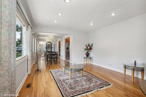 360 Apache Ln, Hoffman Estates, IL 60169 photo 4