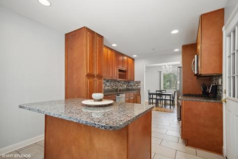 360 Apache Ln, Hoffman Estates, IL 60169 photo 7
