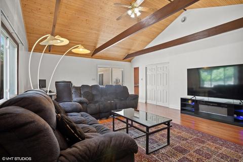 360 Apache Ln, Hoffman Estates, IL 60169 photo 10