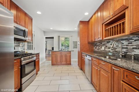 360 Apache Ln, Hoffman Estates, IL 60169 photo 5
