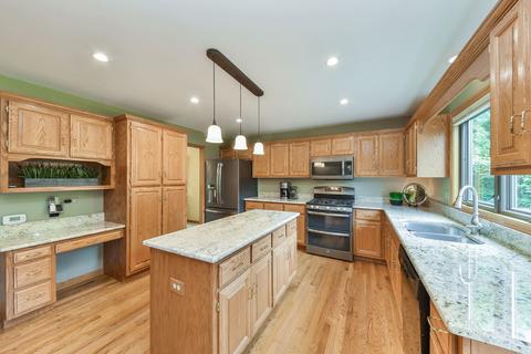 695 Brooklyn Dr, Aurora, IL 60502 photo 5