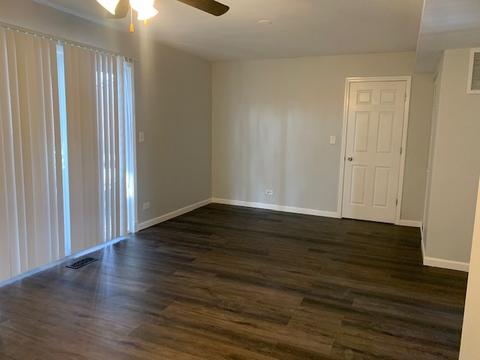 2 Village Ct, Elgin, IL 60120 photo 8