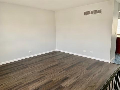 2 Village Ct, Elgin, IL 60120 photo 9