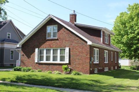 407 W Morris St, Morrison, IL 61270 photo 2