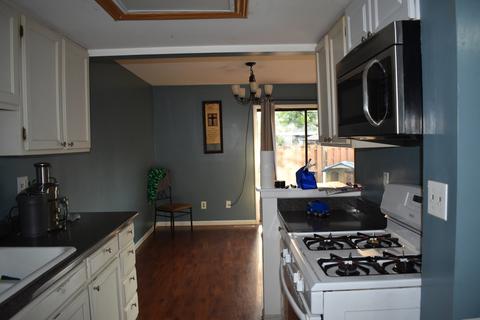 29 Cypress Sq, Elgin, IL 60123 photo 4
