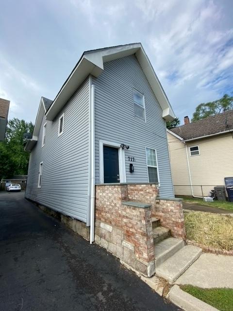 717 Villa St, Elgin, IL 60120 photo 2