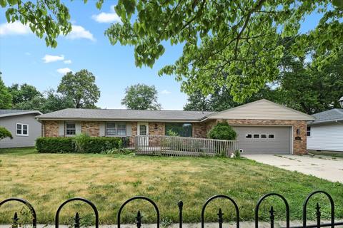 2305 Brookshire Dr E, Champaign, IL 61821 photo 1