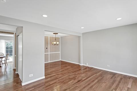 2215 Langdon Pl, Hoffman Estates, IL 60169 photo 4