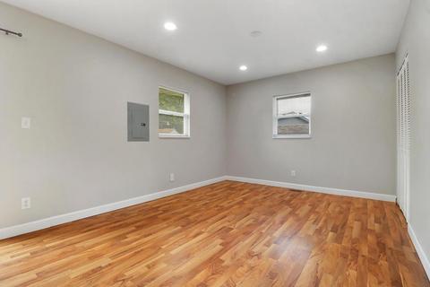 2203 Briar Ln, Lindenhurst, IL 60046 photo 4
