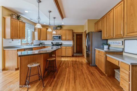 1944 Clementi Ct, Aurora, IL 60503 photo 2