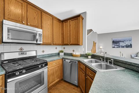 6648 Snug Harbor Dr, Willowbrook, IL 60527 photo 8