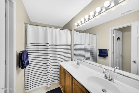 6648 Snug Harbor Dr, Willowbrook, IL 60527 photo 15