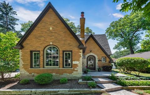 110 S Hickory Ave, Bartlett, IL 60103 photo 2