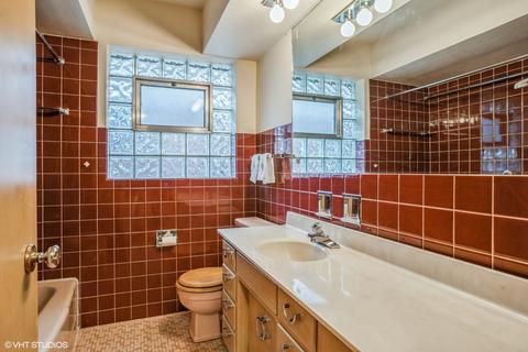5259 W Devon Ave, Chicago, IL 60646 photo 13